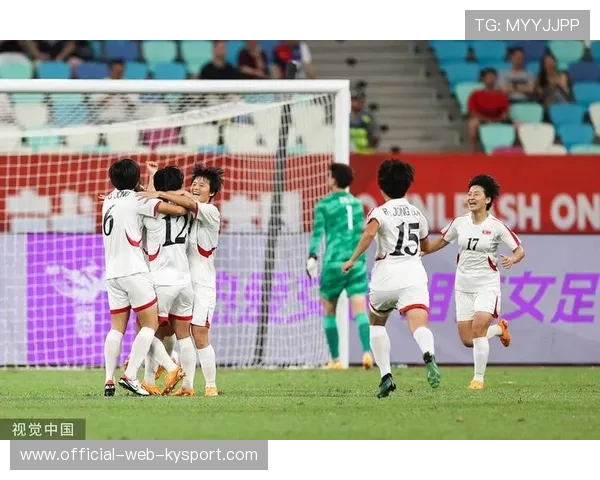 泽林斯基中圈断球后长驱直入，弧顶处抽射直挂死角